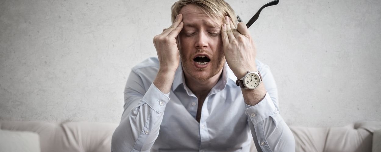 Hoofdpijn door Stress? Symptomen + 11 Behandeling Tips Hoofdpijn door Stress? Symptomen + 11 Behandeling Tips